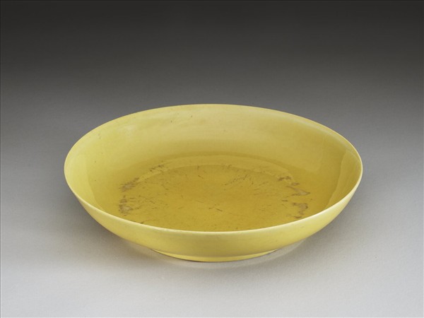 嬌黃釉盤