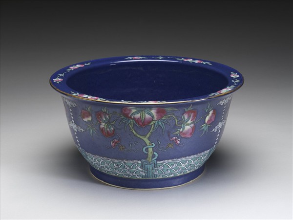 粉彩藍地福壽紋花盆