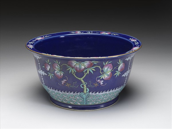 粉彩藍地福壽紋花盆