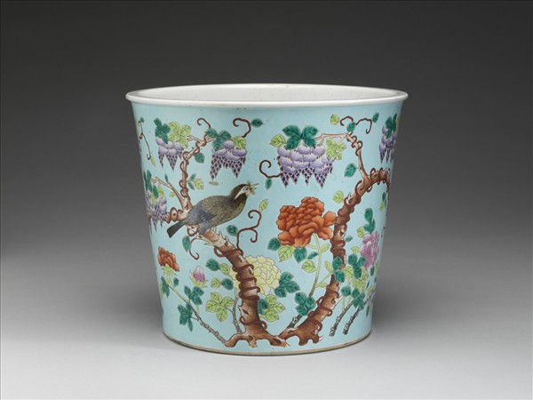 粉彩藍地紫藤花鳥紋花盆