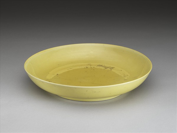 嬌黃釉盤