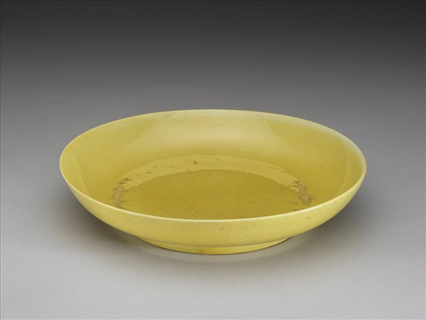 嬌黃釉盤