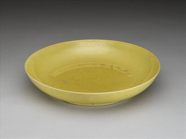 嬌黃釉盤