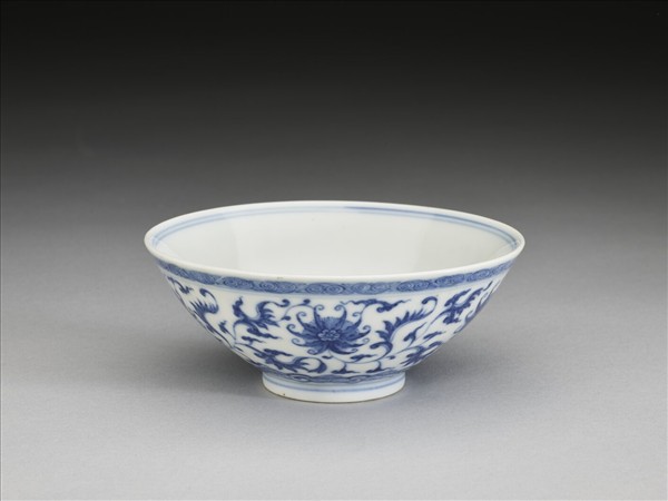 青花番蓮紋碗