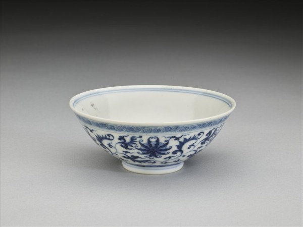 青花番蓮紋碗