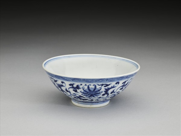 青花番蓮紋碗