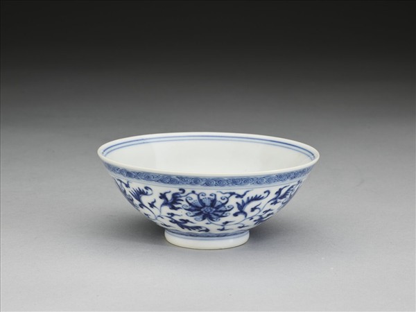 青花番蓮紋碗