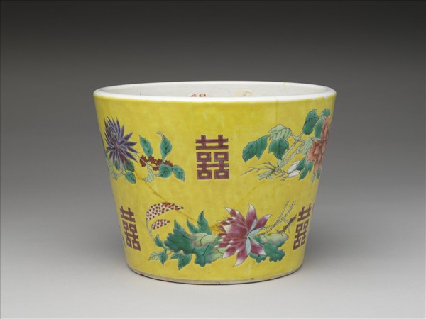 粉彩黃地喜字紋花盆
