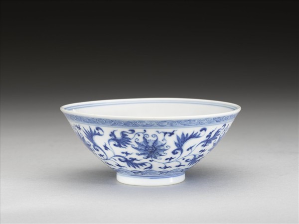 青花番蓮紋碗