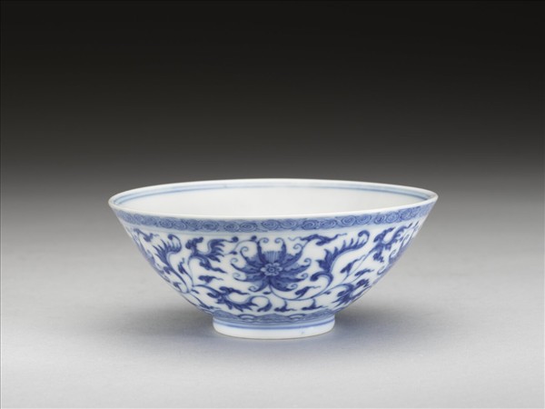 青花番蓮紋碗