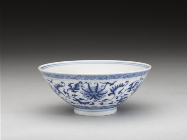 青花番蓮紋碗