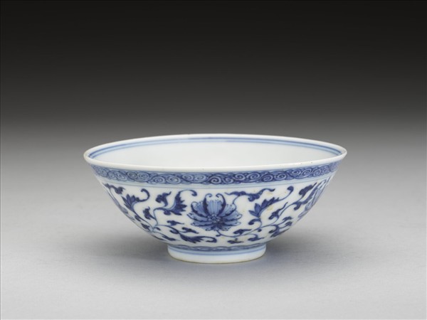 青花番蓮紋碗