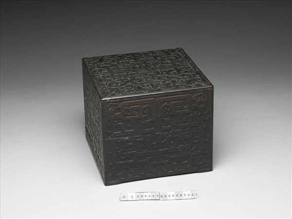 紫檀番蓮紋方形木硯盒