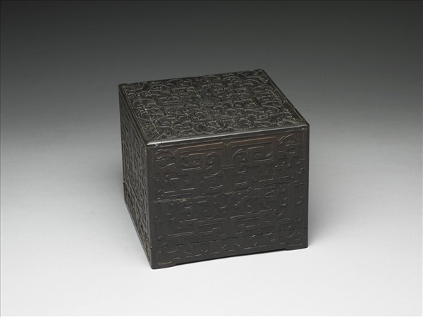 紫檀番蓮紋方形木硯盒