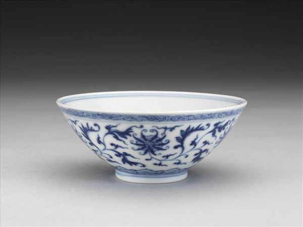 青花番蓮紋碗
