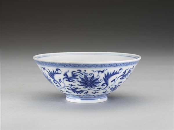青花番蓮紋碗