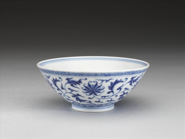 青花番蓮紋碗