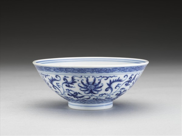 青花番蓮紋碗