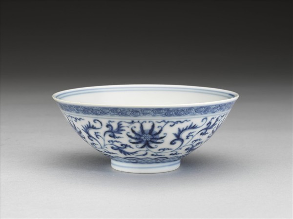 青花番蓮紋碗