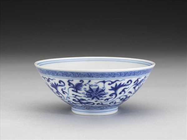 青花番蓮紋碗
