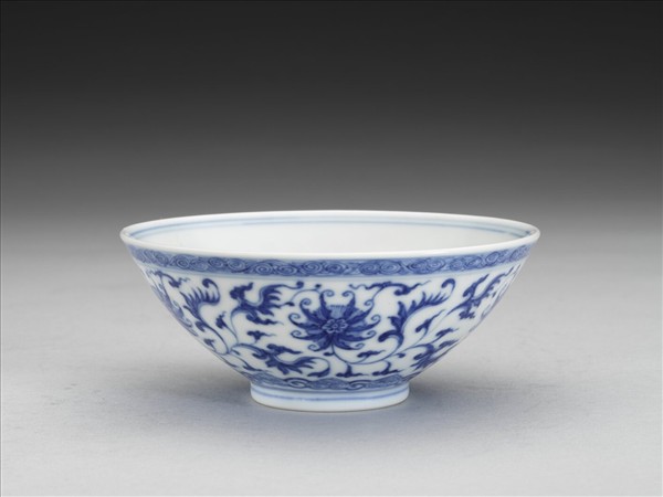 青花番蓮紋碗