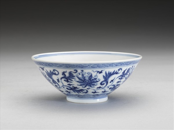 青花番蓮紋碗