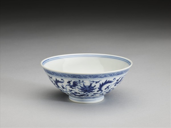 青花番蓮紋碗