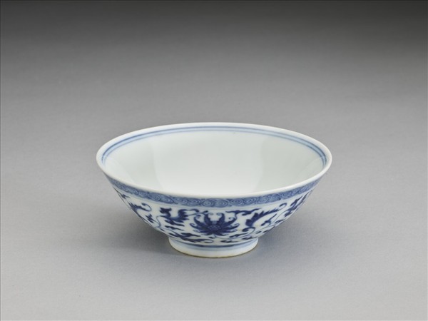 青花番蓮紋碗