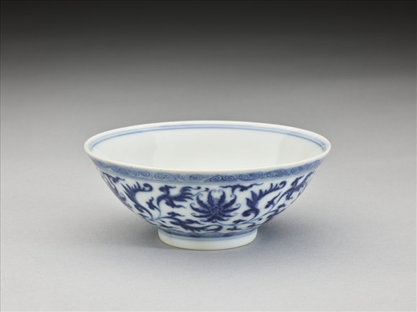 青花番蓮紋碗
