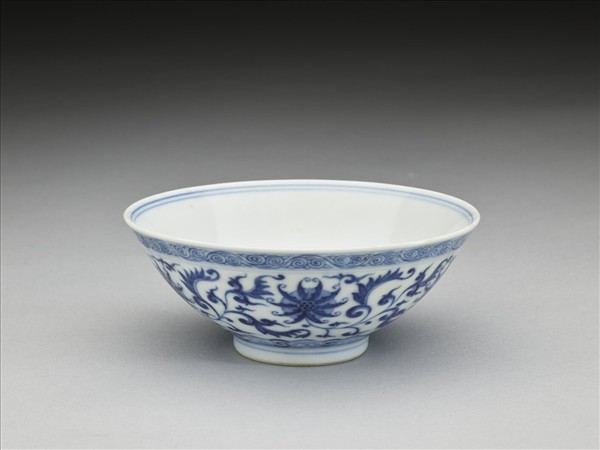 青花番蓮紋碗