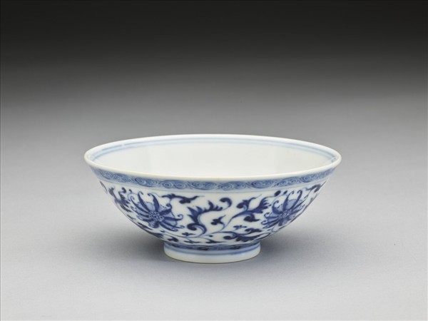 青花番蓮紋碗