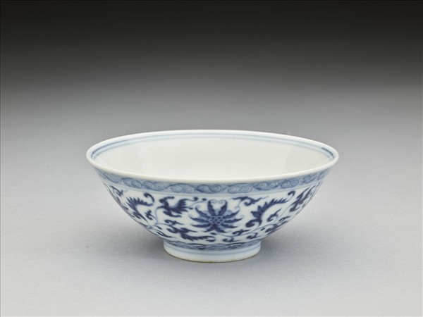 青花番蓮紋碗