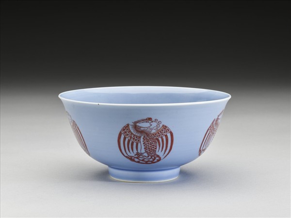 藍釉描紅團鳳紋碗