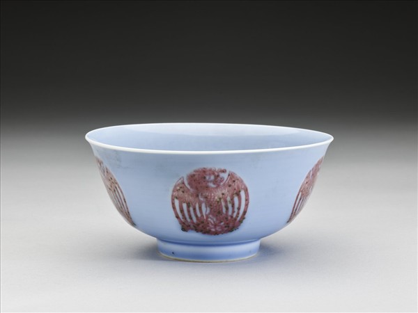 藍釉紅彩團鳳紋碗