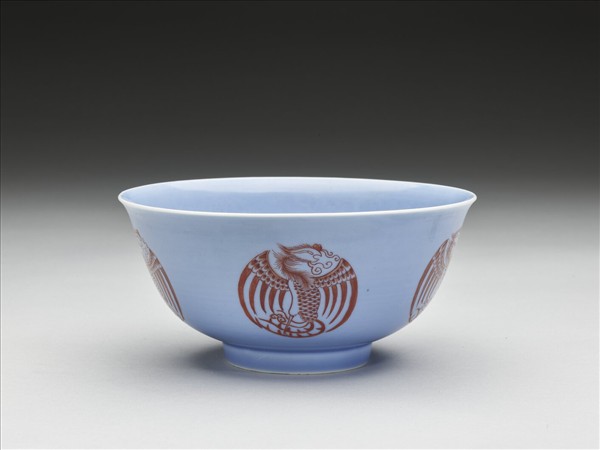 藍釉描紅團鳳紋碗