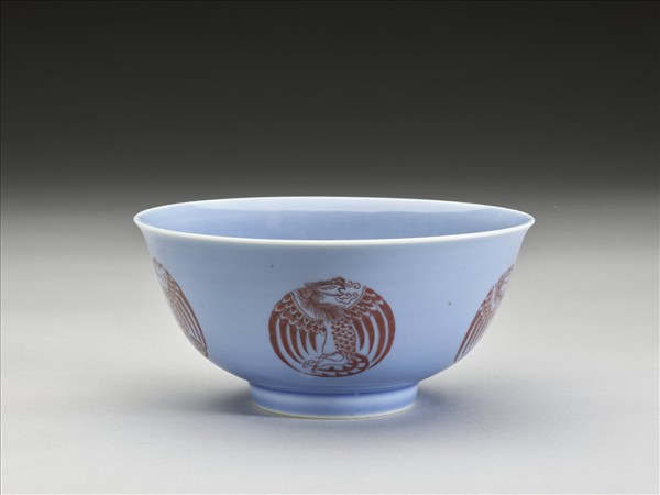 藍釉描紅團鳳紋碗