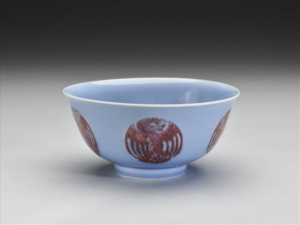 藍釉紅彩團鳳紋碗