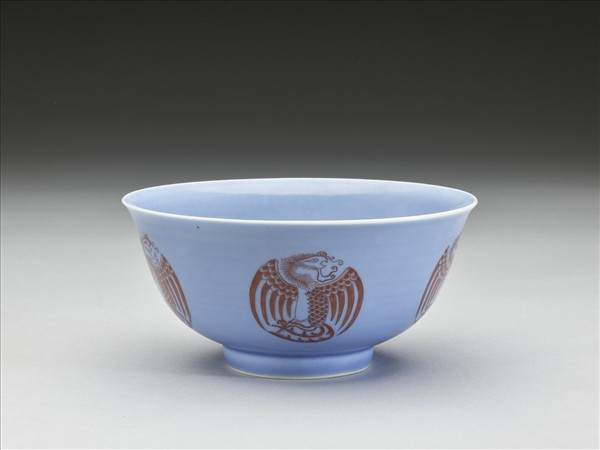 藍釉描紅團鳳紋碗