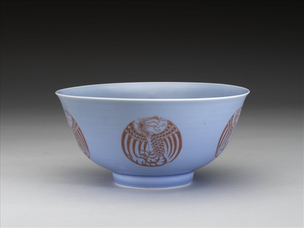 藍釉描紅團鳳紋碗