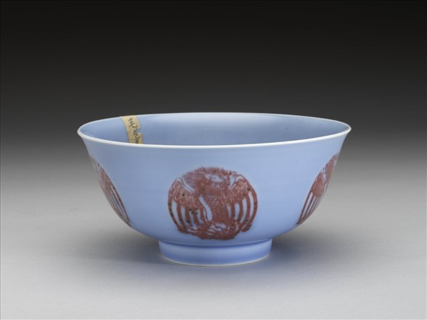 藍釉紅彩團鳳紋碗
