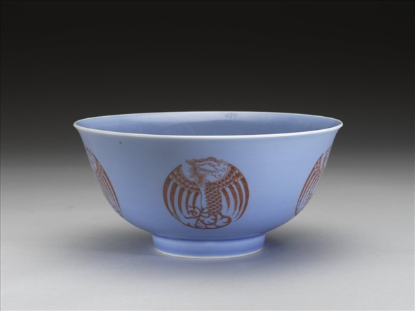 藍釉描紅團鳳紋碗