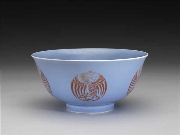 藍釉描紅團鳳紋碗