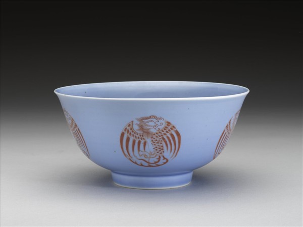 藍釉描紅團鳳紋碗