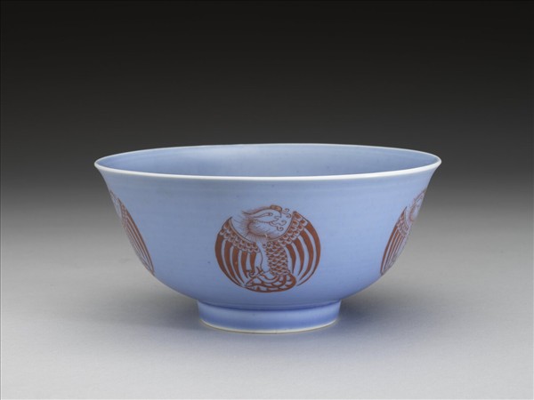 藍釉描紅團鳳紋碗