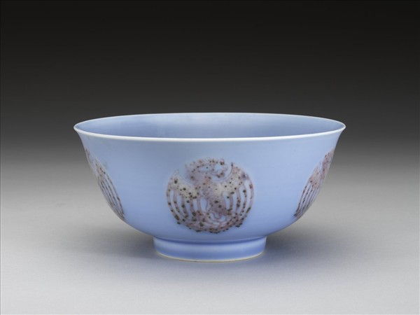 藍釉紅彩團鳳紋碗