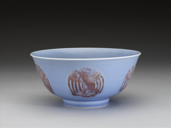 藍釉紅彩團鳳紋碗