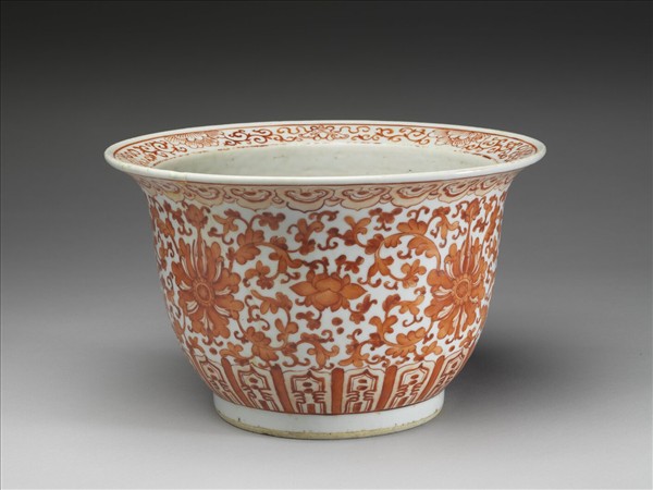 描紅番蓮紋花盆