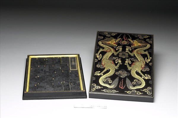 黑漆描金龍紋盒