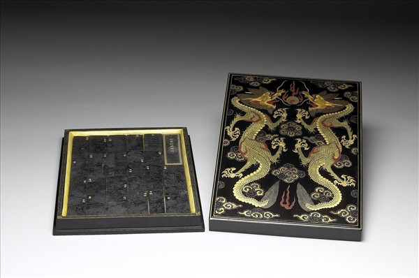 黑漆描金龍紋盒