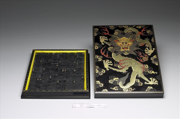黑漆描金龍紋盒